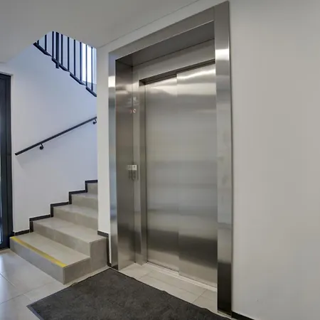 Apartment Center Deluxe