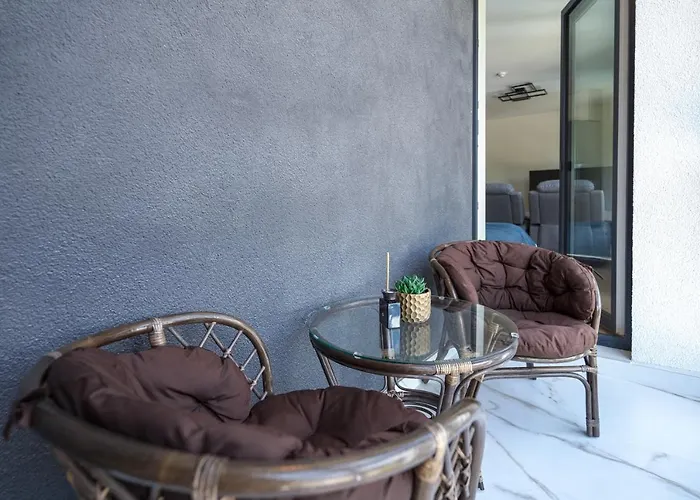 Center Deluxe Butas *