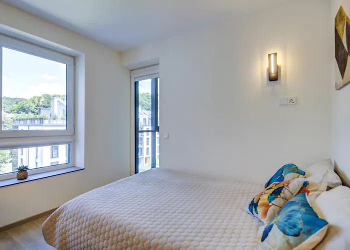 Center Deluxe Butas *